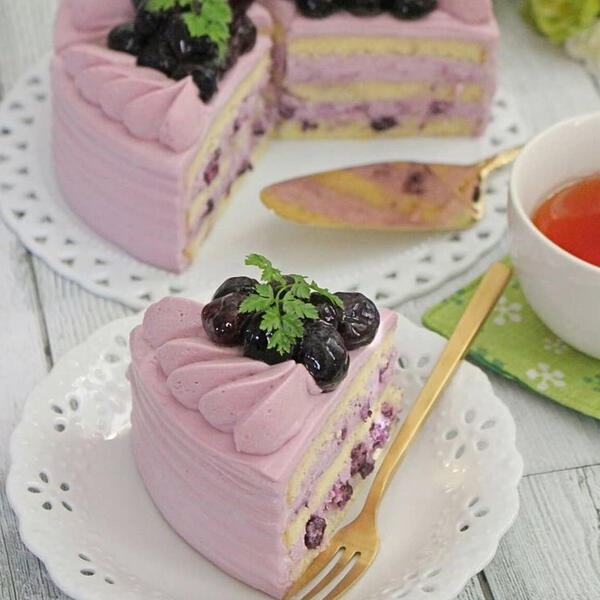 Blackberry Cake - Soft cake with fresh blackberries backed in layered with fresh house made whipped blackberry cream, decorated with fresh blackberries and mint leaves.